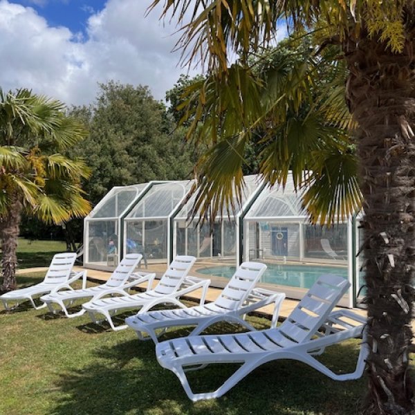 Bain de soleil piscine gîte de groupe