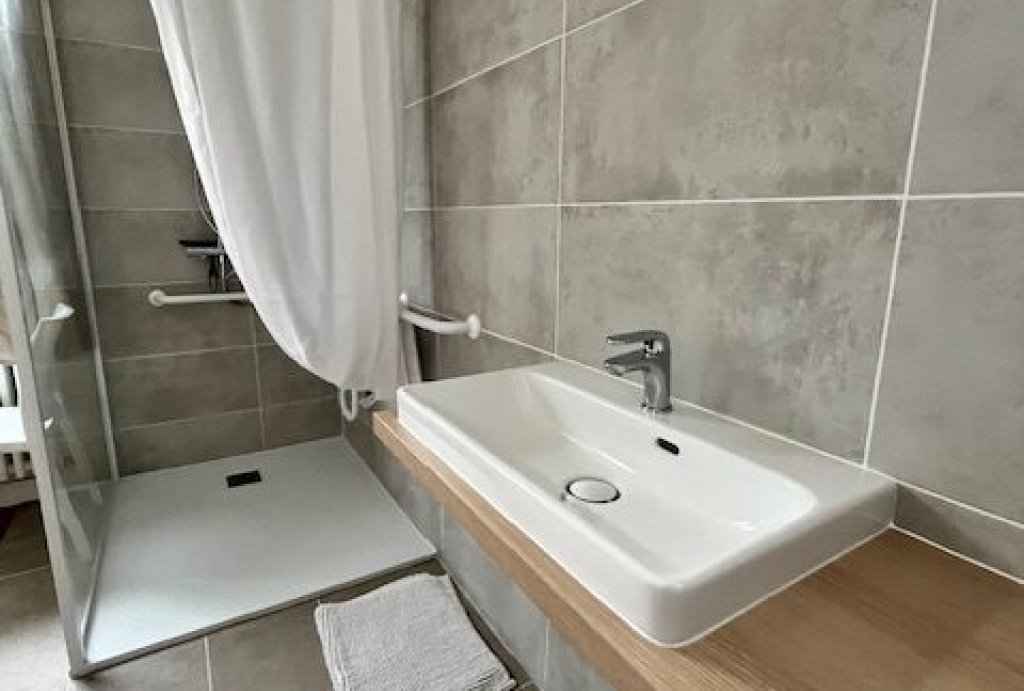 Chambre La Guittière salle de bain