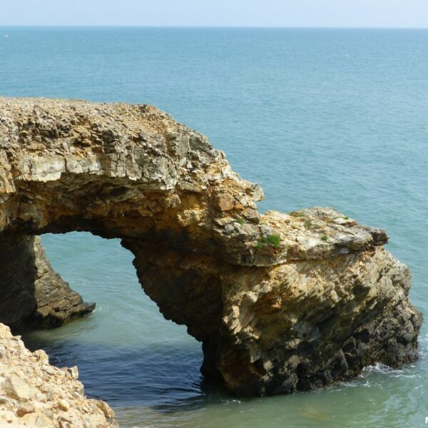 Pierre percée Pointe du PAyrée